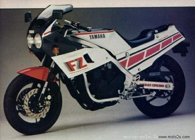 Yamaha FZR400R