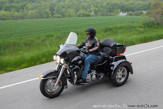 2009  Harley-Davidson Tri Glide Ultra Classic FLHTCUTG